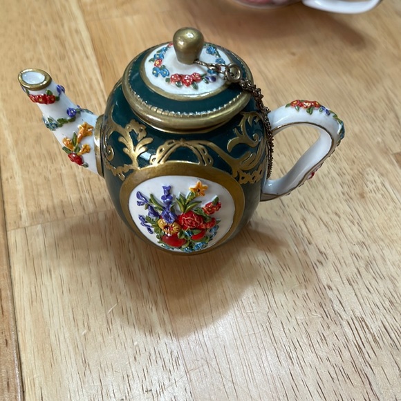 Unique Hand-painted Nini Decorated Teapot - Picture 1 of 6